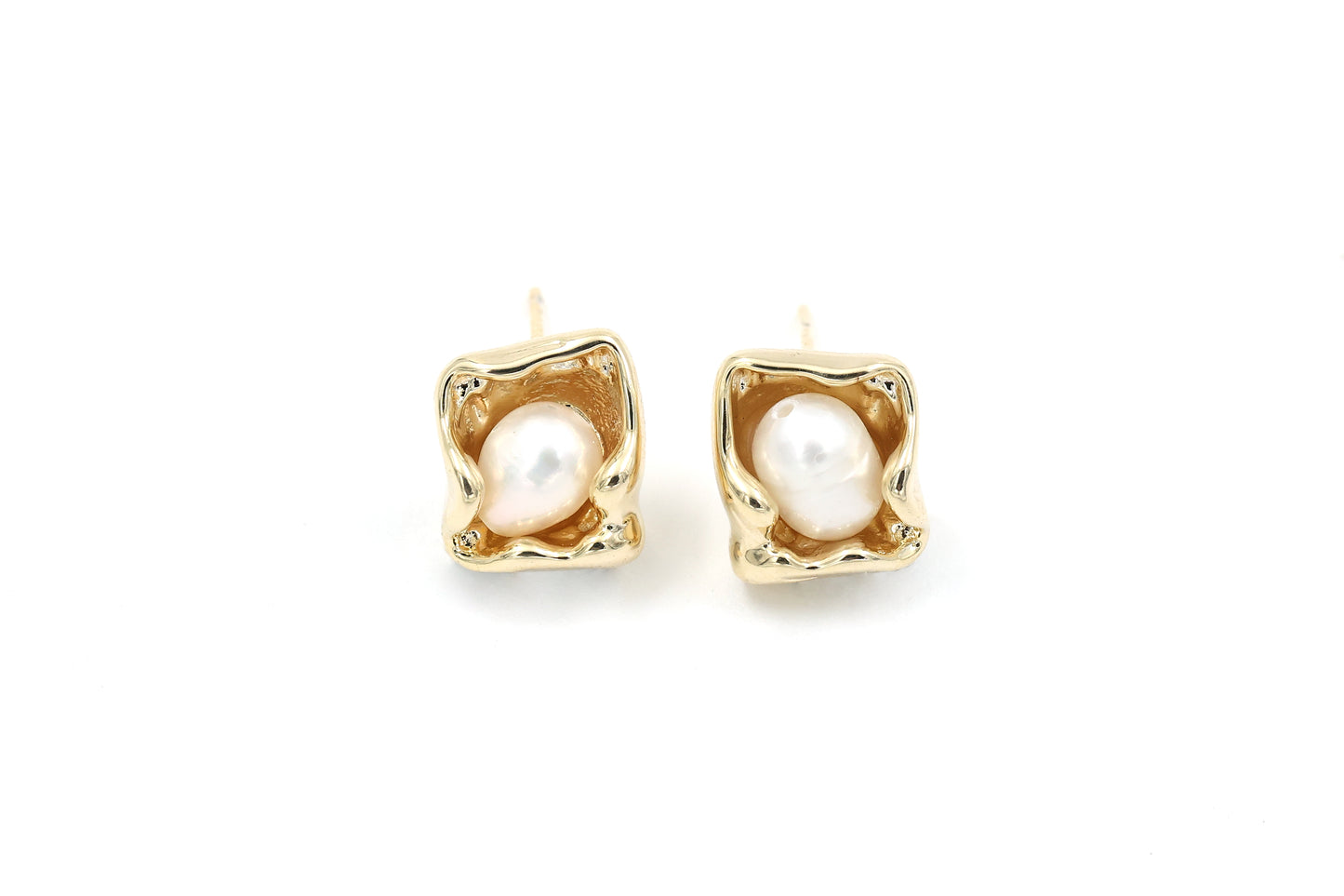 Dented Pearl Earring