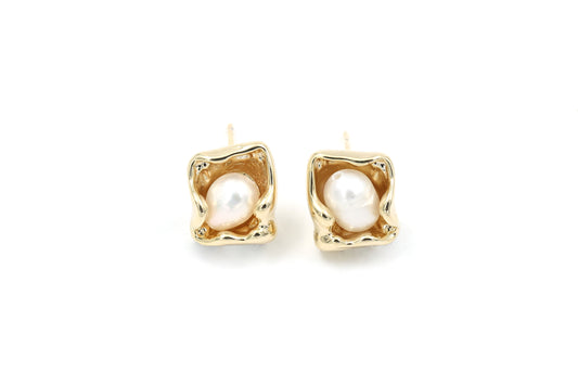 Dented Pearl Earring