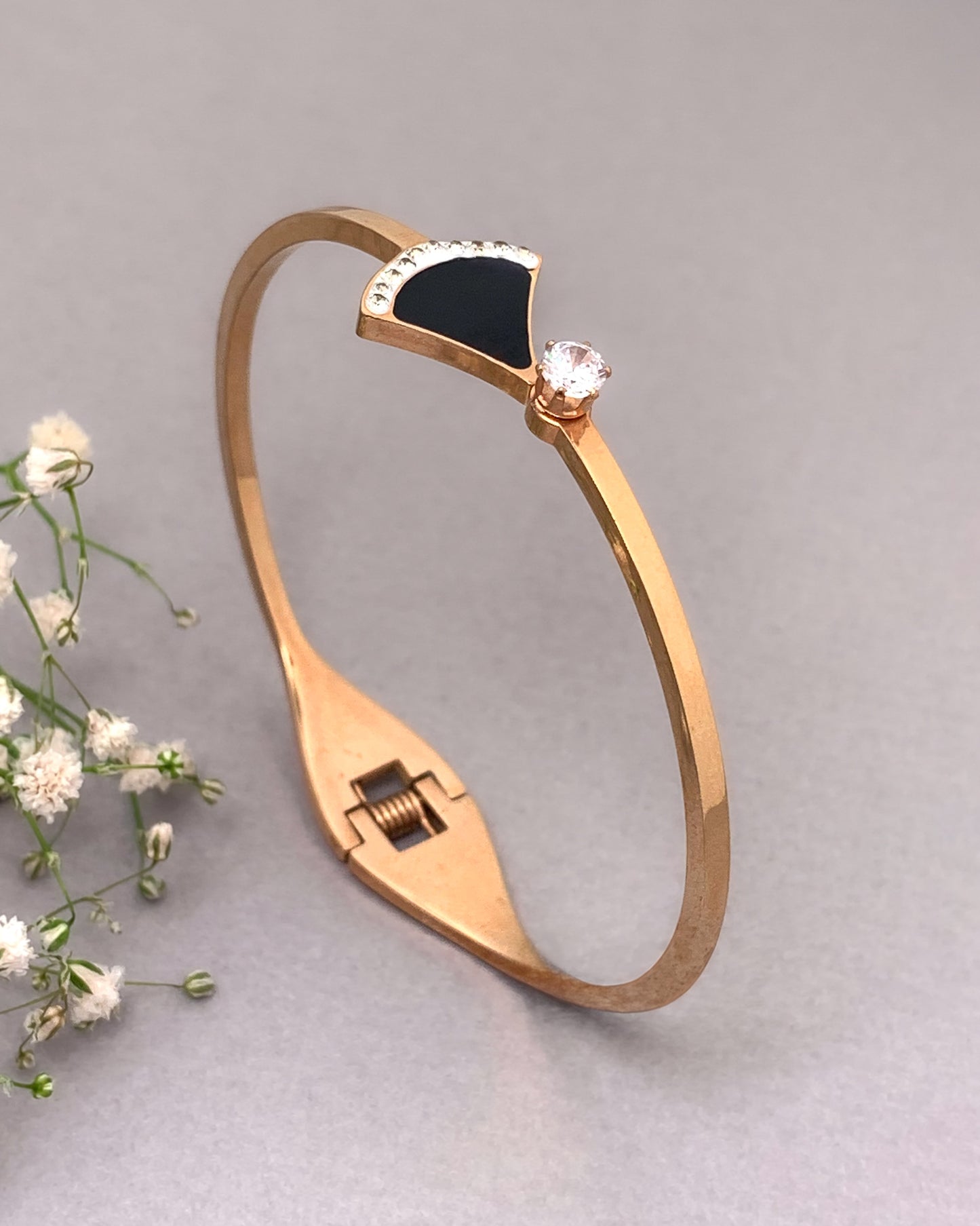 Black Cassy Bracelet Band