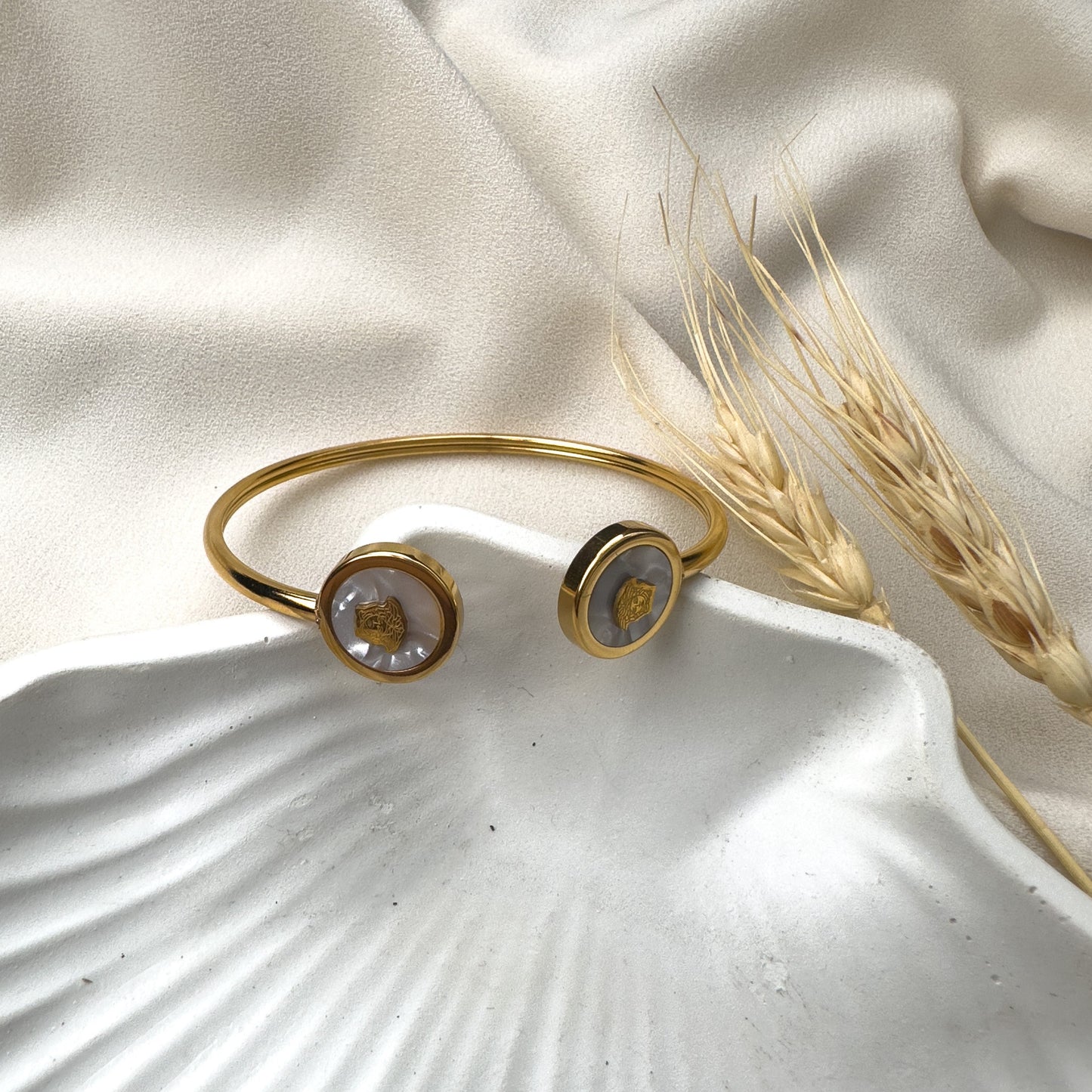 Taylor Cuff White