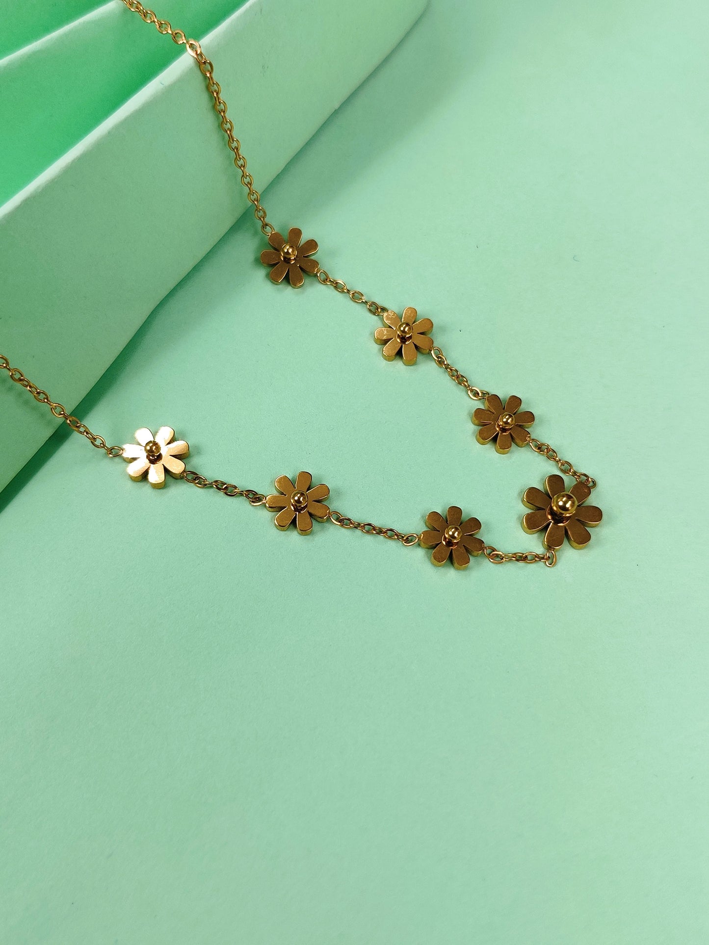 Sara Flower Necklace