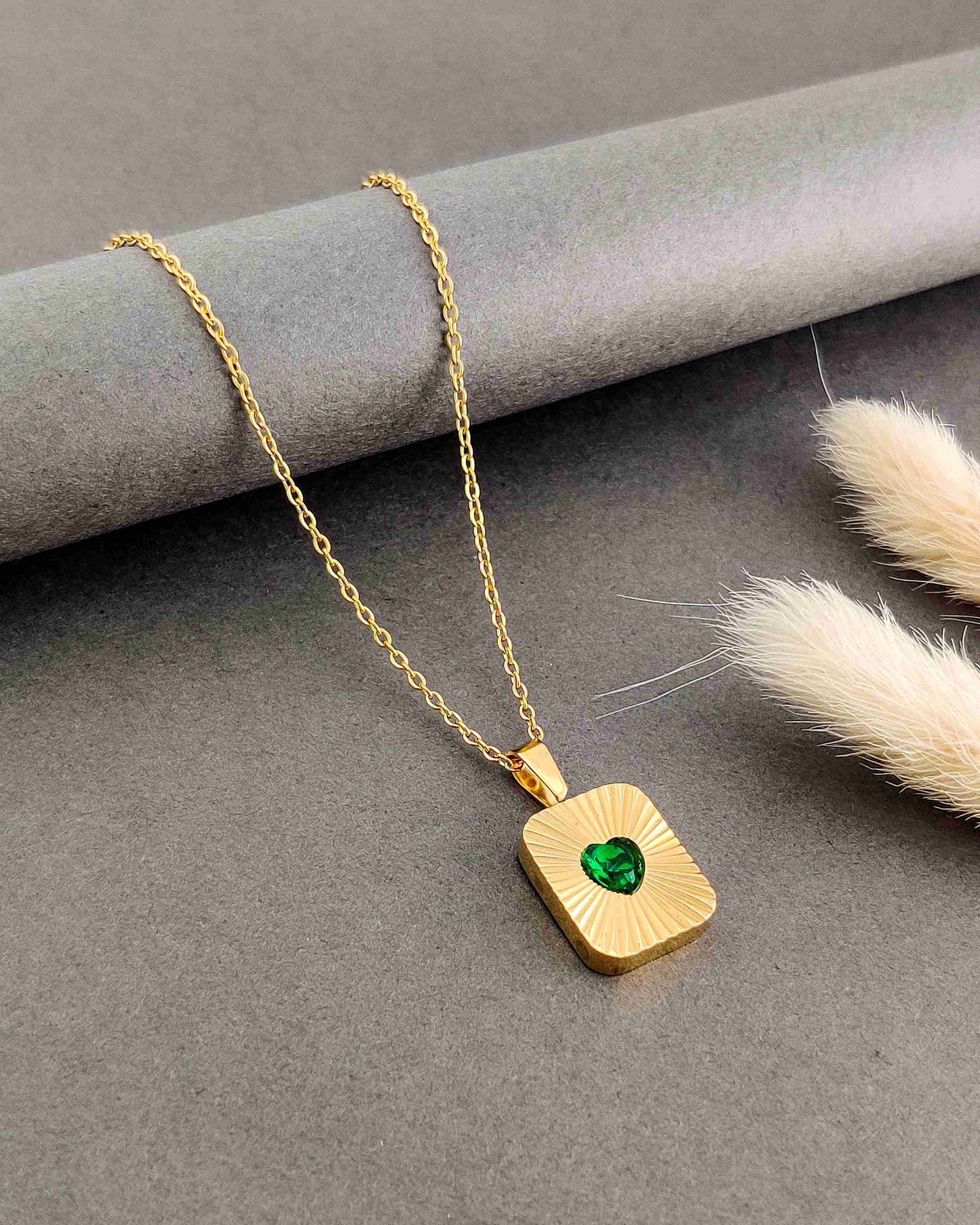 Emerald Heart Bar Necklace (Gold)