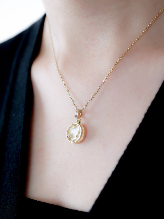 Esmi Moon Necklace