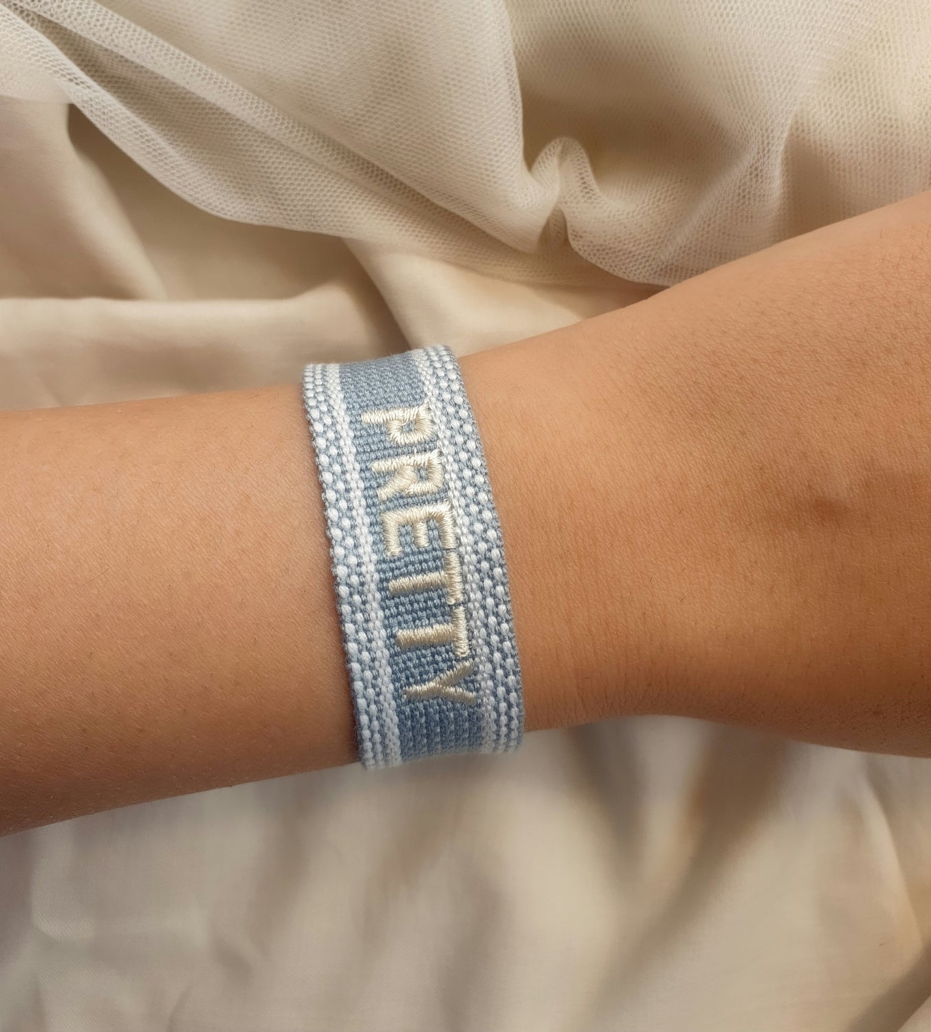 Pretty Tie up Thread Bracelet