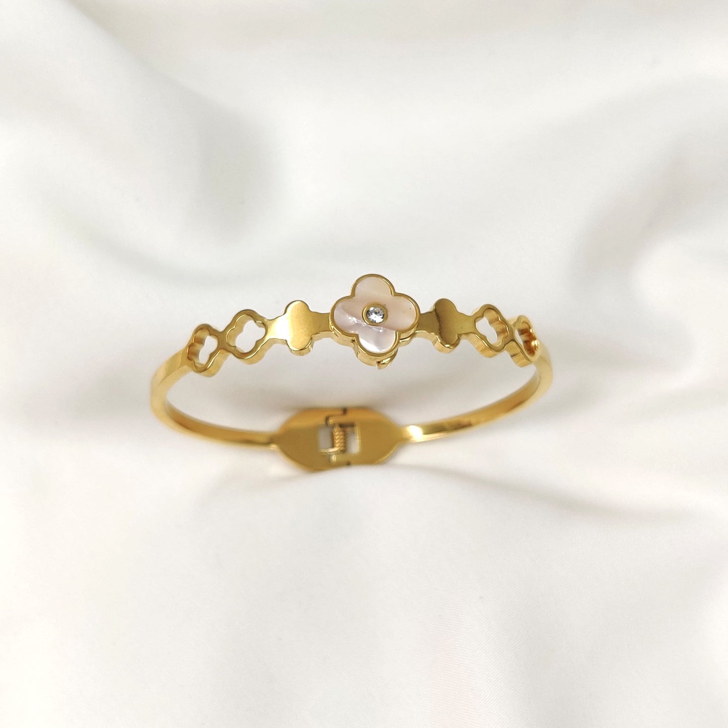 Clover Flourish Bracelet Band