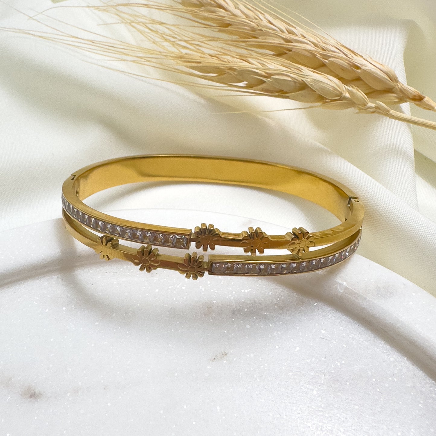 Golden Daisy Bracelet Band