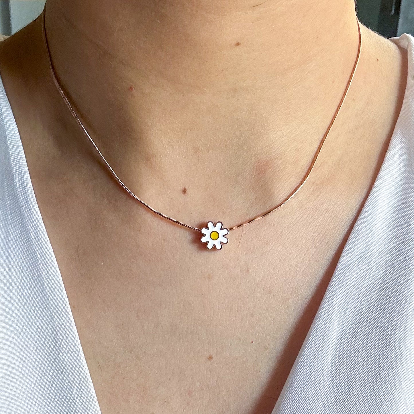 Dainty Daisy Necklace