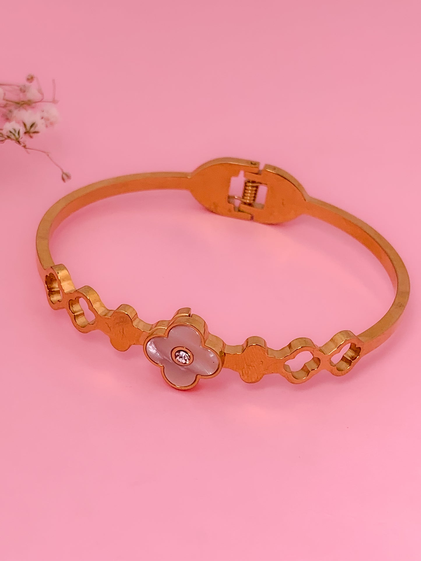 Clover Flourish Bracelet Band