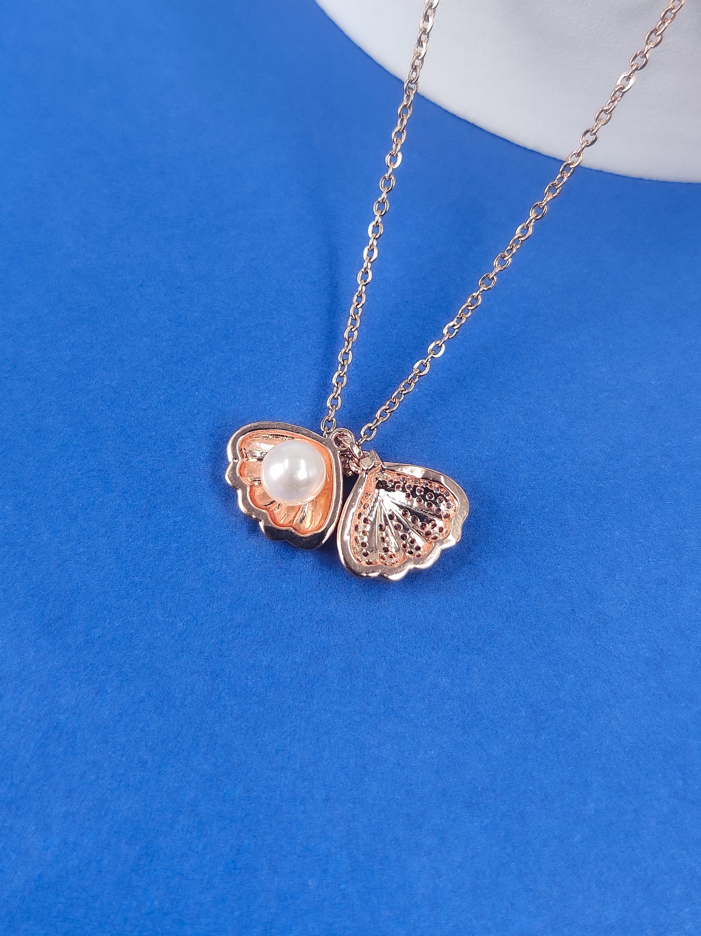 Crystal Pearl Shell Necklace