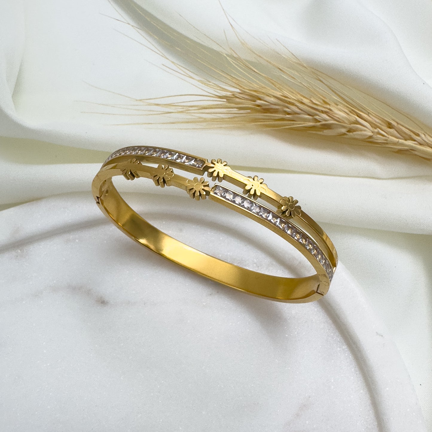 Golden Daisy Bracelet Band