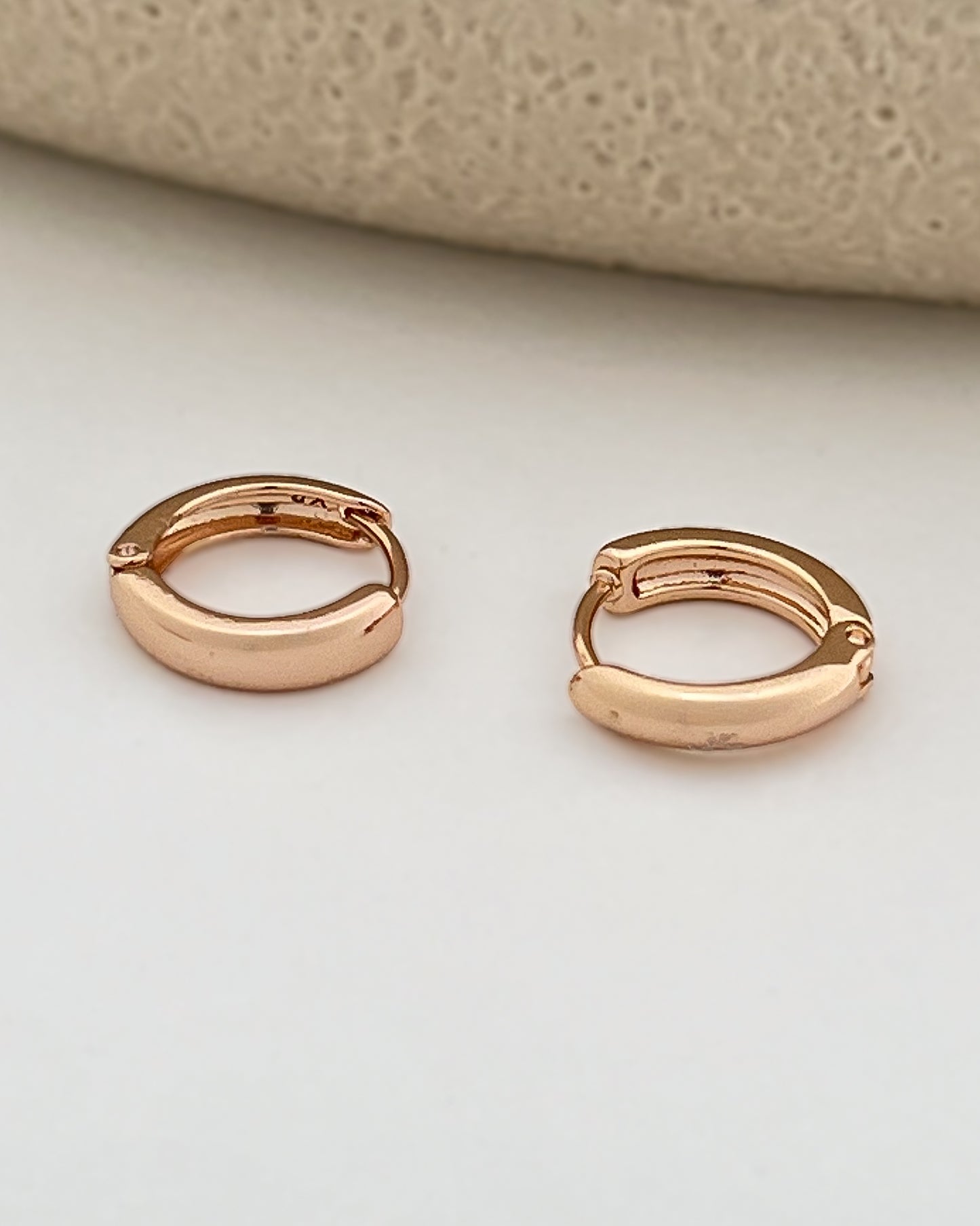 Lumi Huggie Hoops