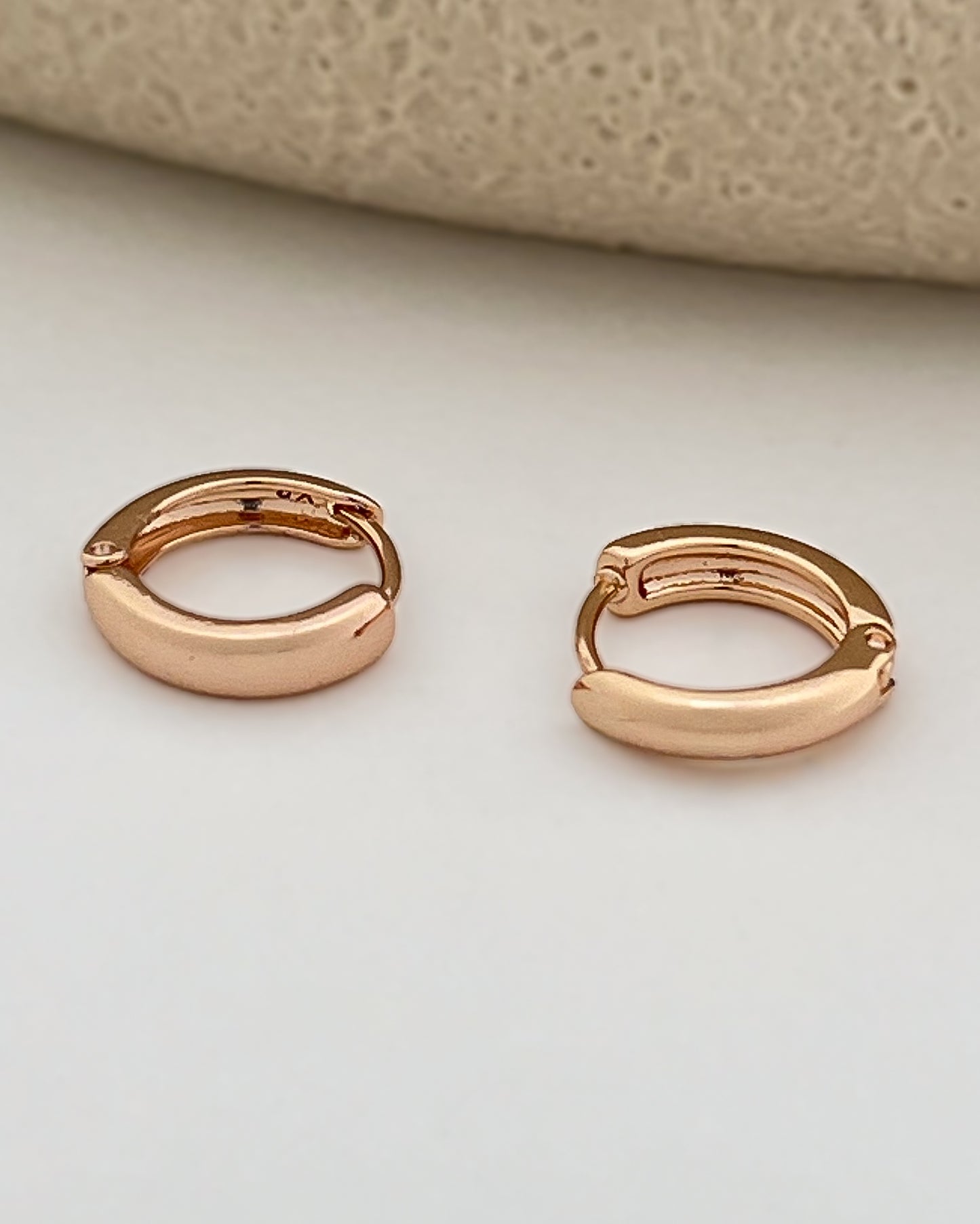 Lumi Huggie Hoops