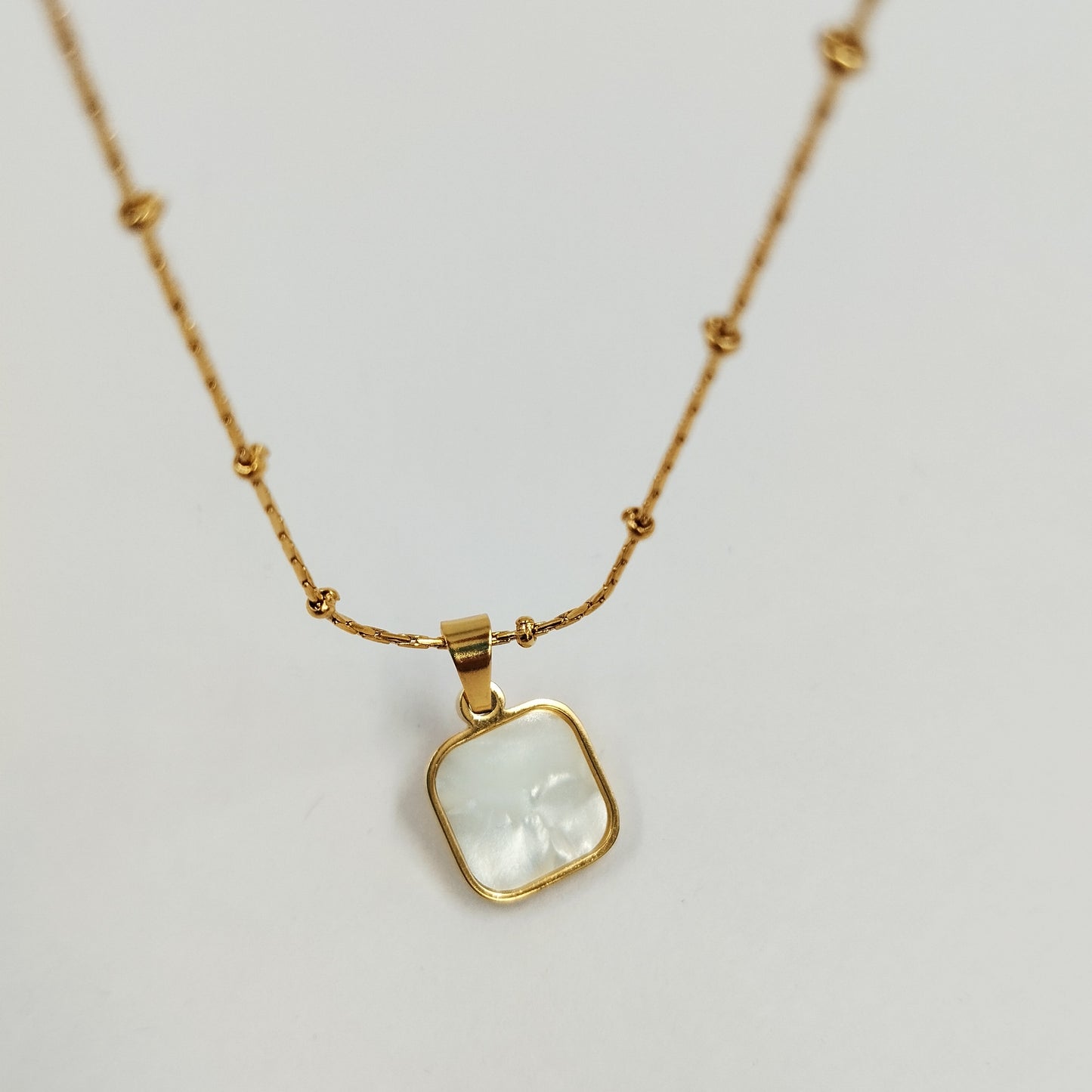 Linea Luxe Necklace (White)