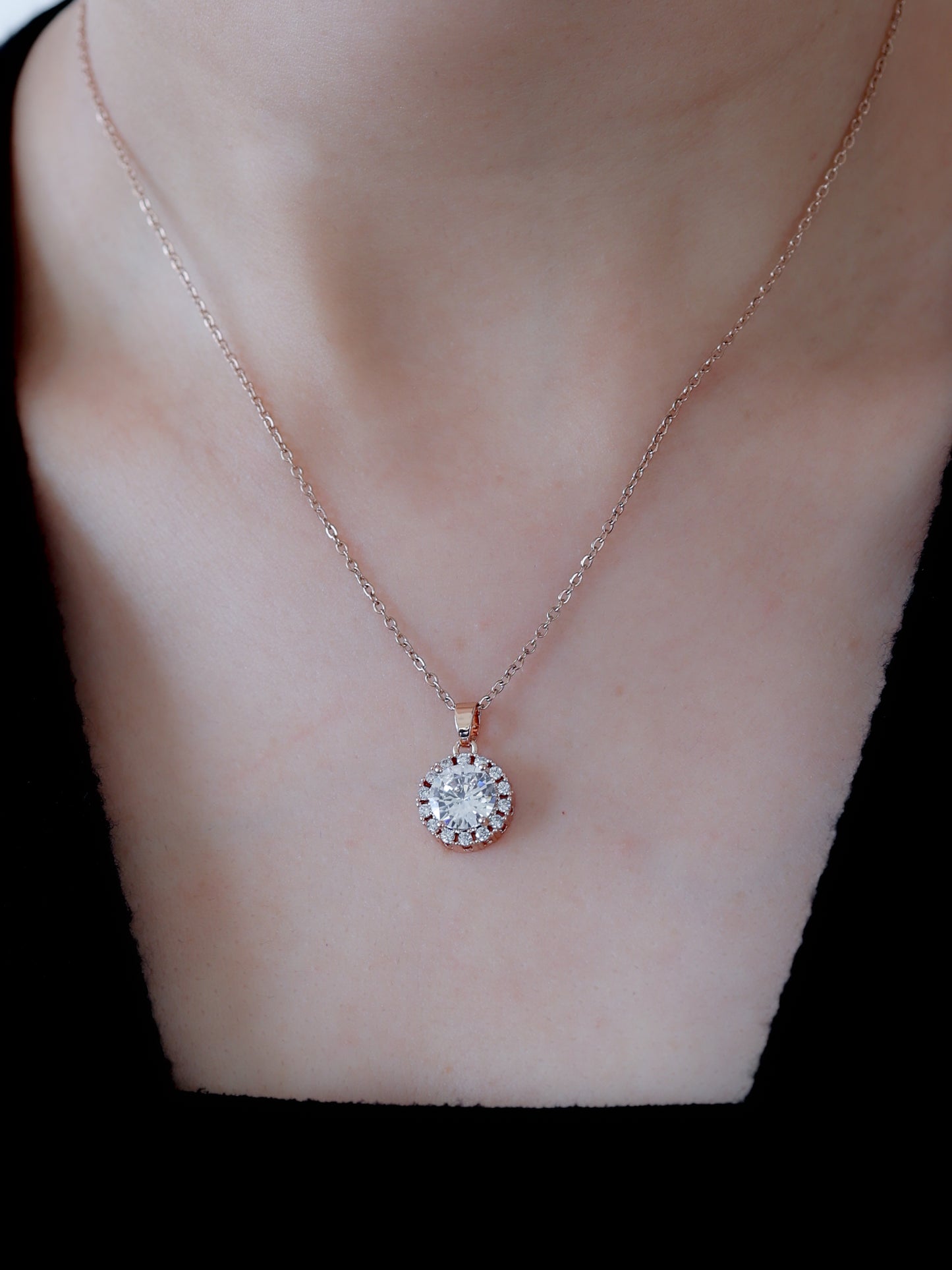 Solitaire Yovanna Necklace