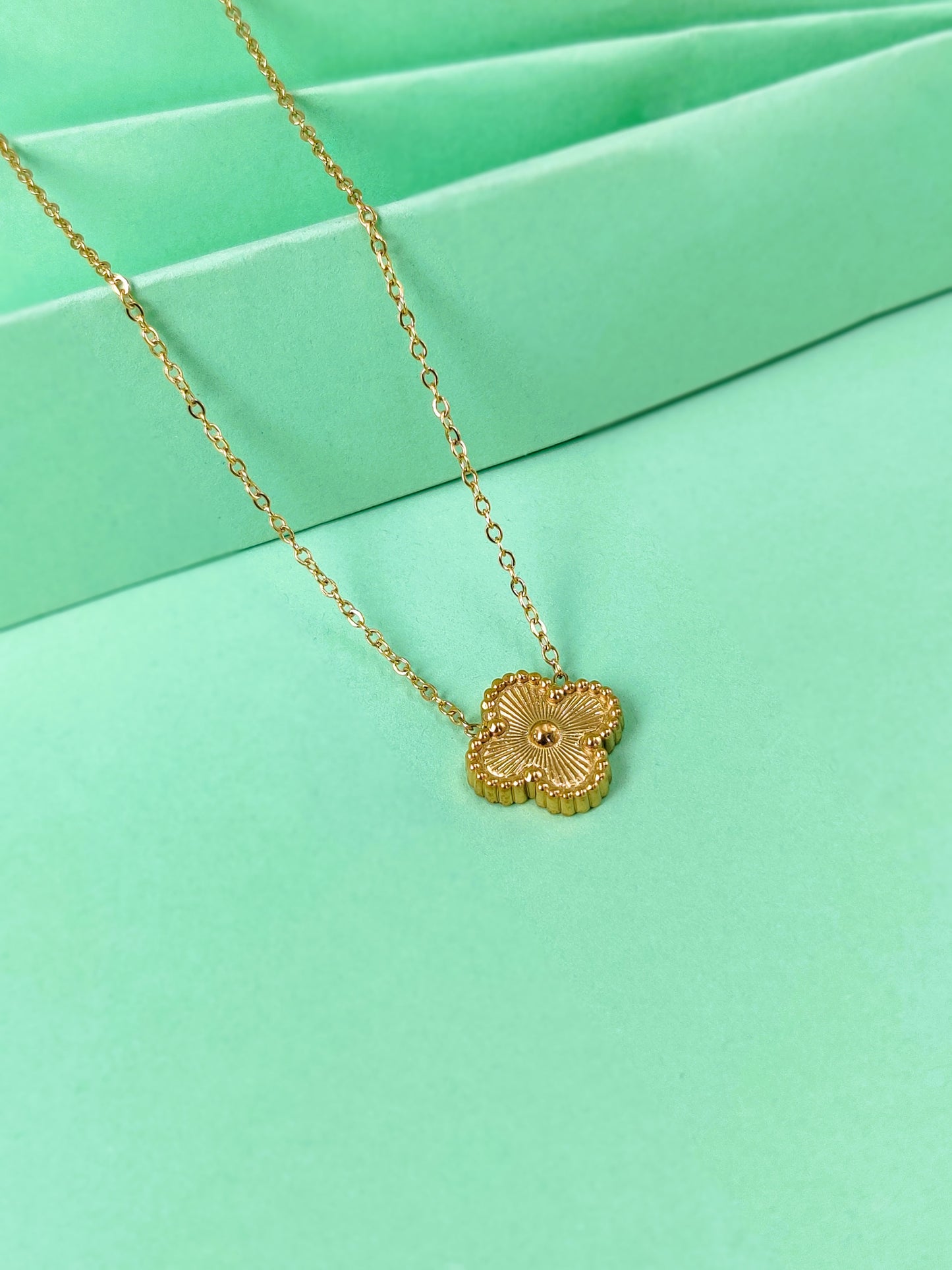 Elegant Clover necklace