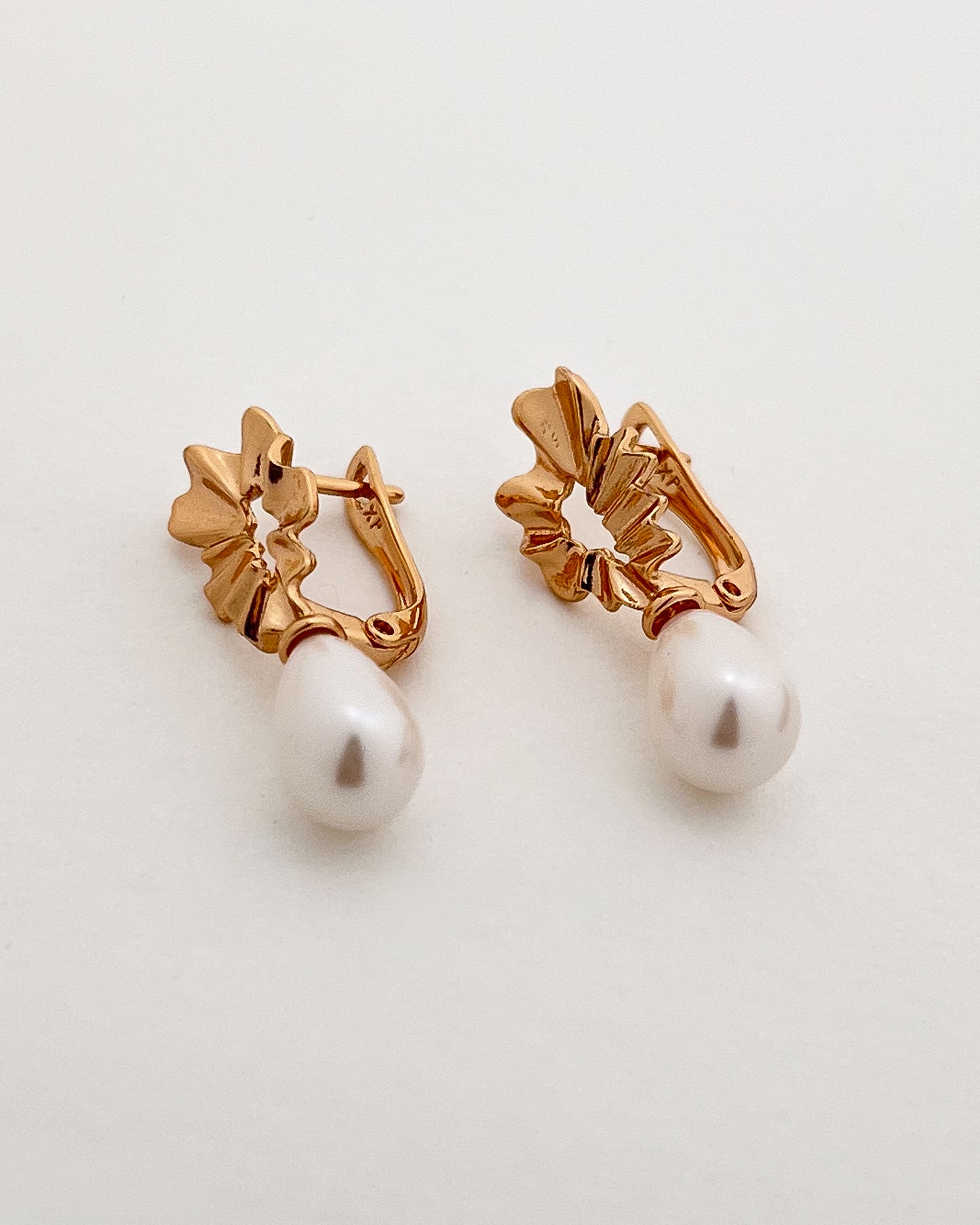 Pearl Bloom Huggie Hoops