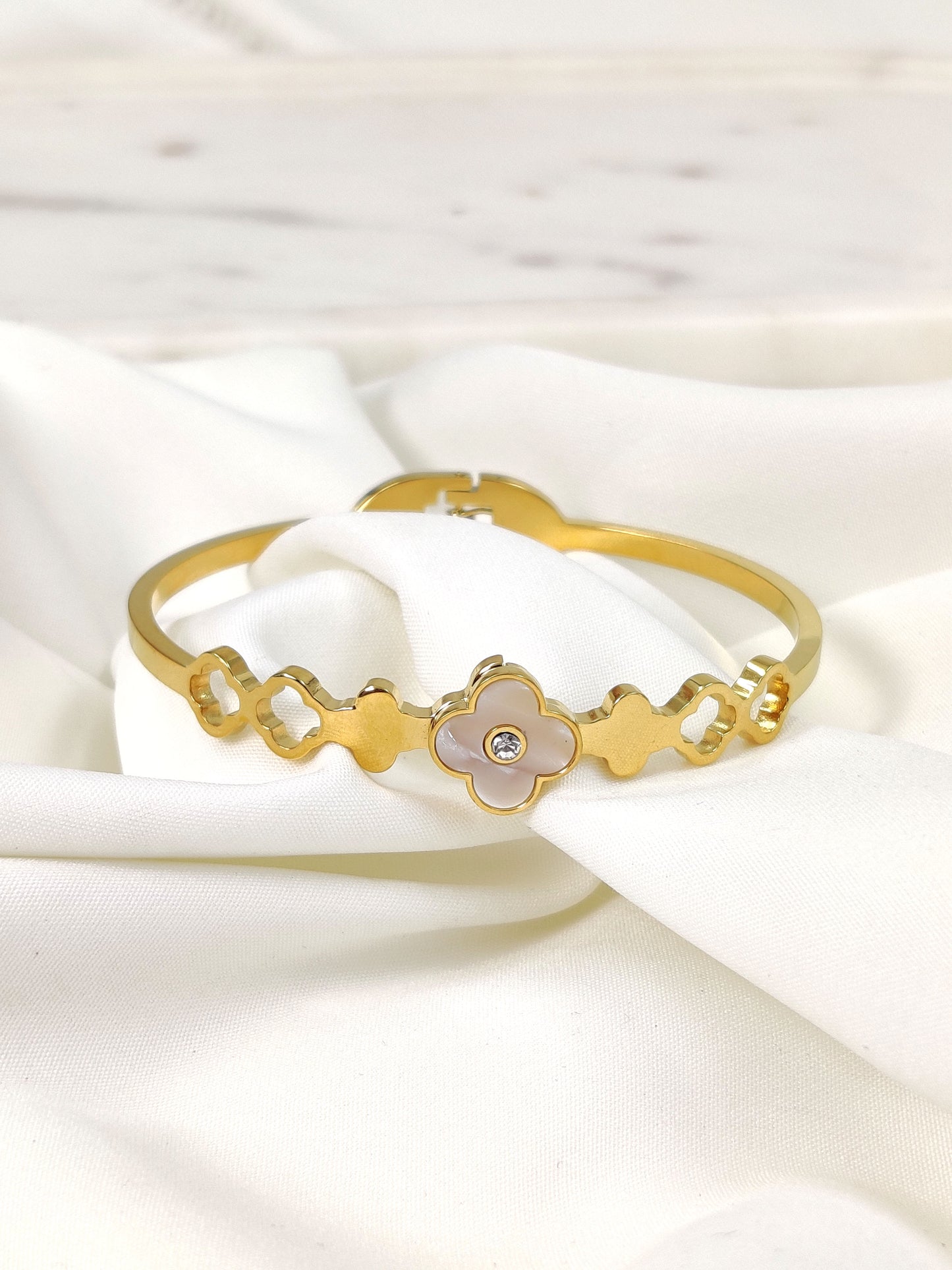 Clover Flourish Bracelet Band