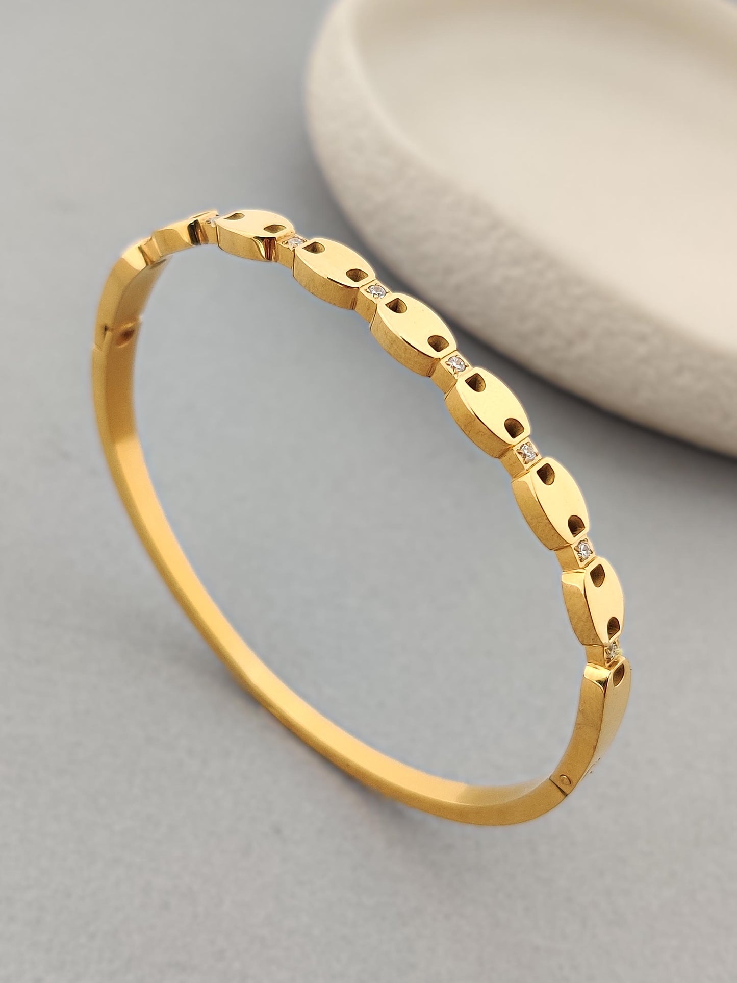 Vera Bracelet Band (Gold)
