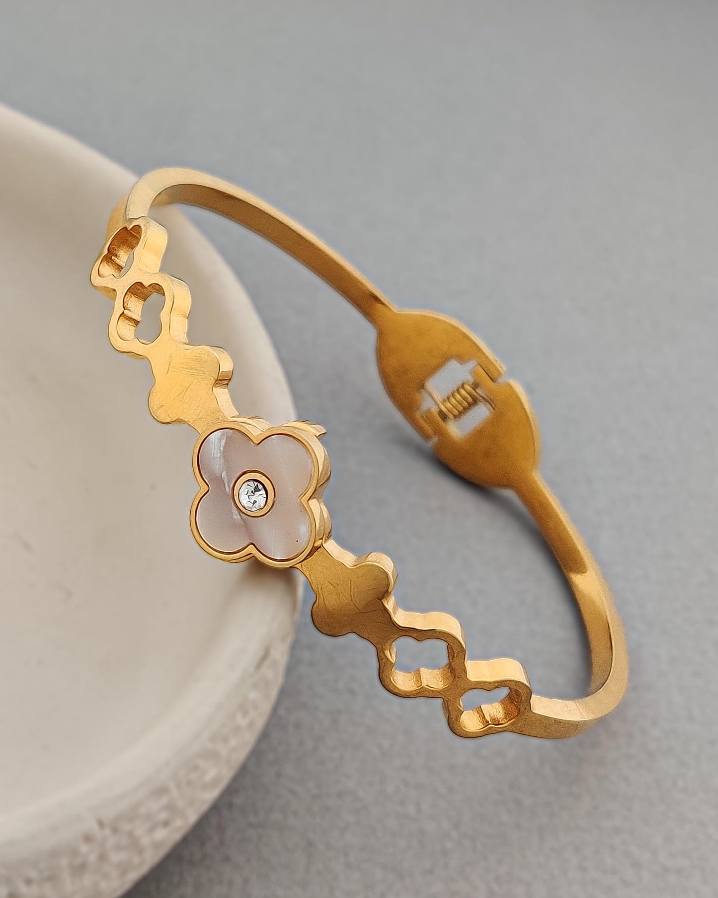 Clover Flourish Bracelet Band
