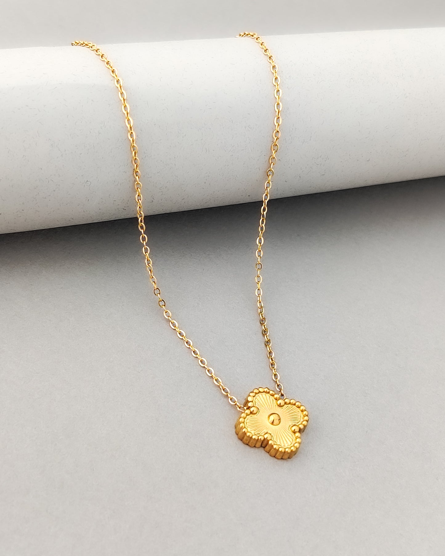 Elegant Clover necklace