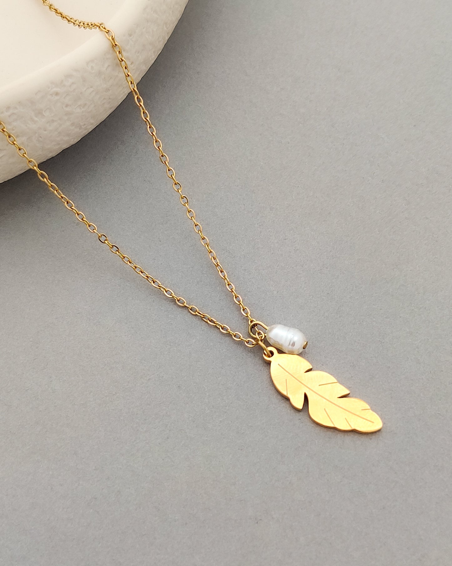 Dewleaf Necklace (Gold)