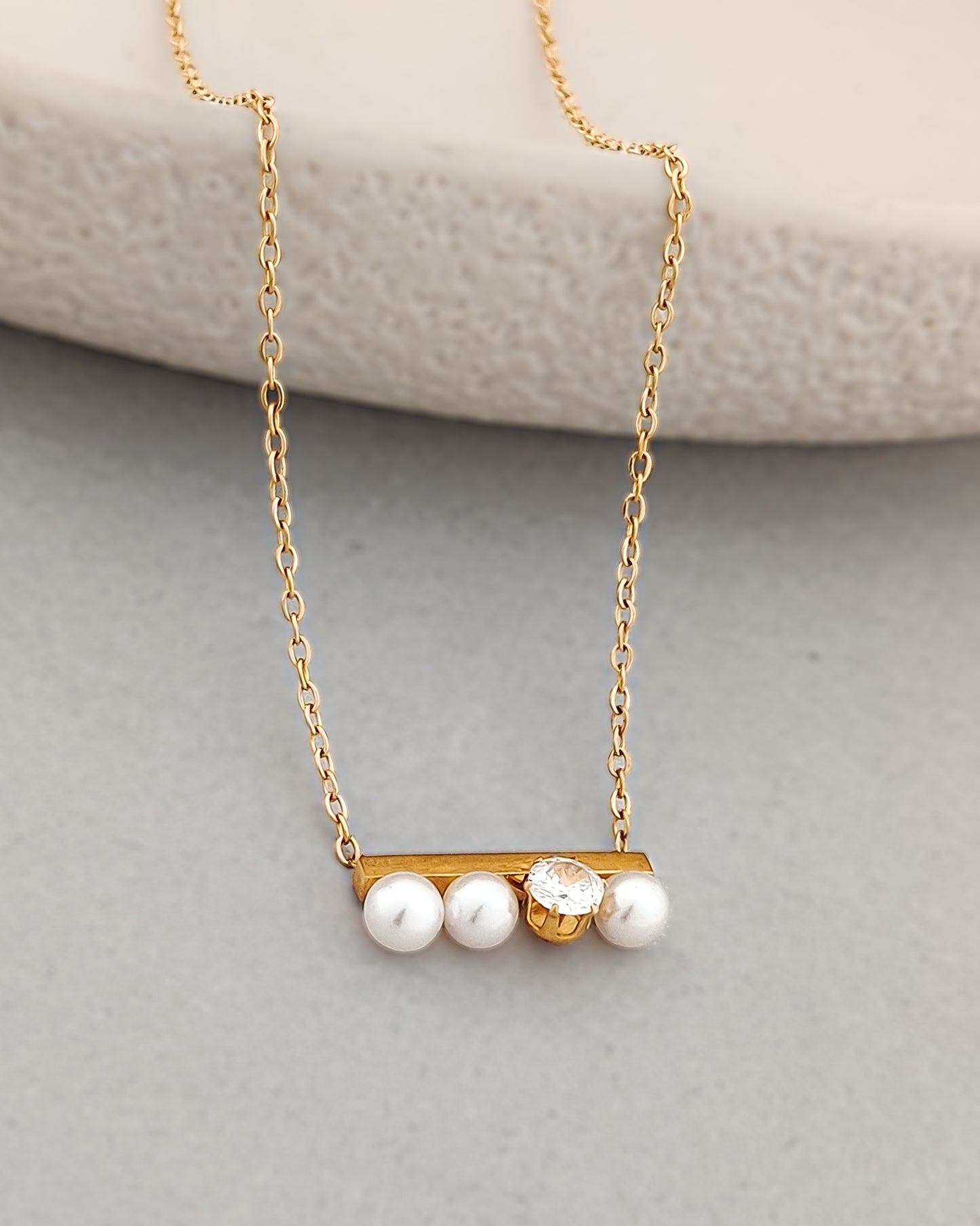 Elysian Pearl Necklace (Gold)