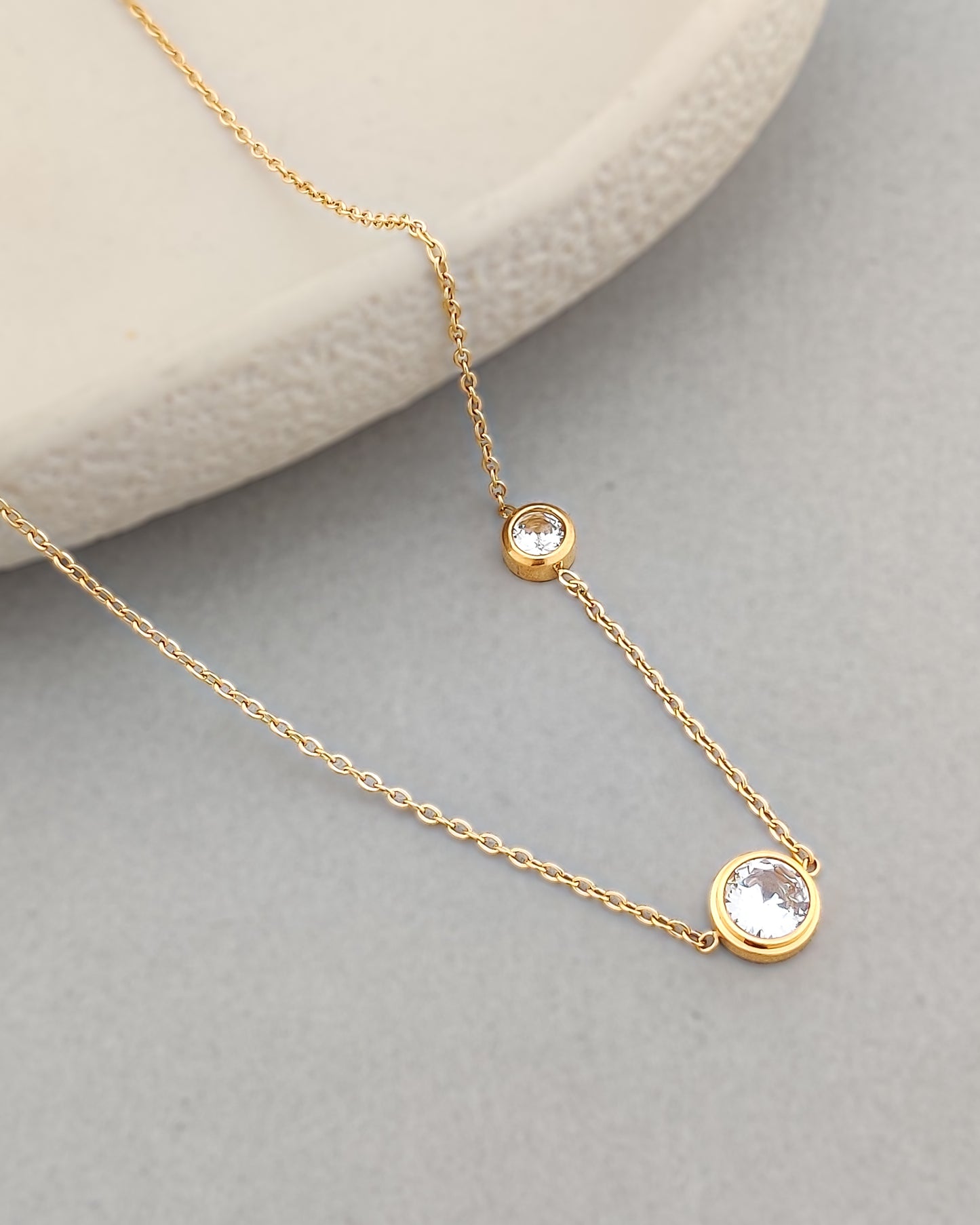 Solitaire Glow Necklace(Gold)