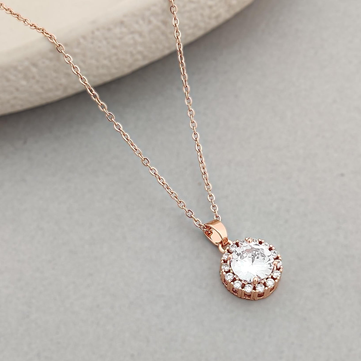 Solitaire Yovanna Necklace