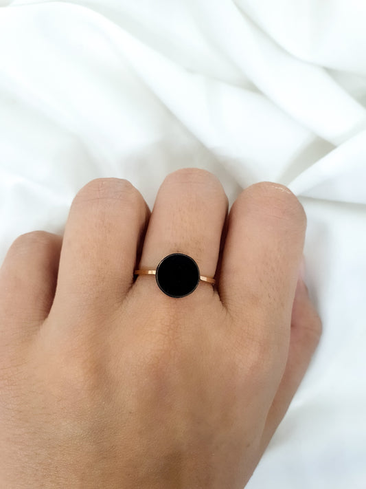 Black Round Ring